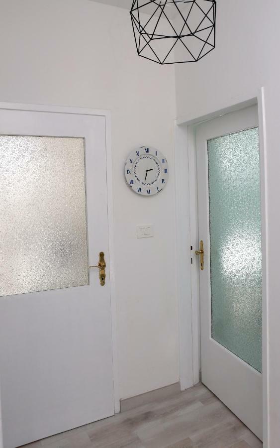 Sweet Suite With Free Private Parking พูลา ภายนอก รูปภาพ