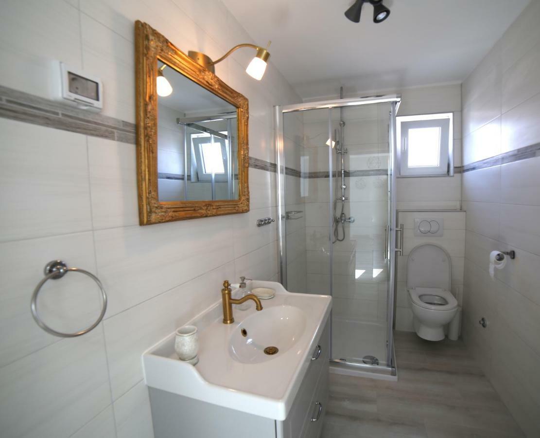 Sweet Suite With Free Private Parking พูลา ภายนอก รูปภาพ