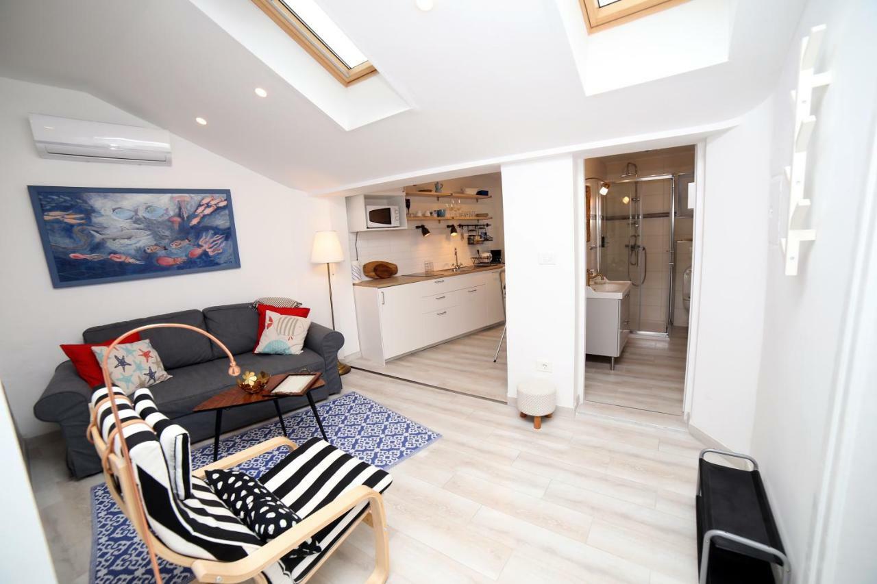 Sweet Suite With Free Private Parking พูลา ภายนอก รูปภาพ