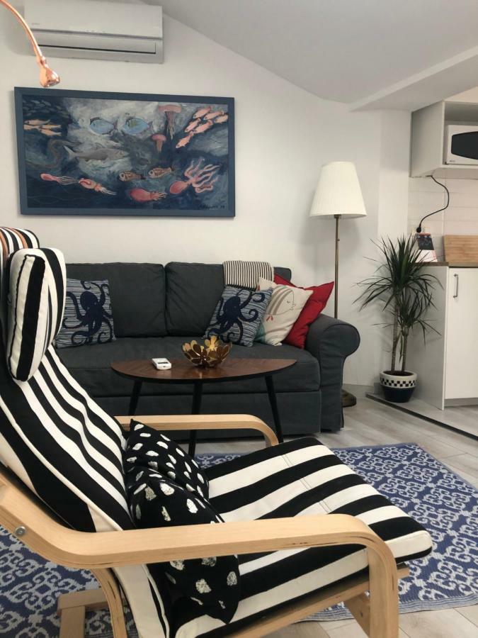 Sweet Suite With Free Private Parking พูลา ภายนอก รูปภาพ