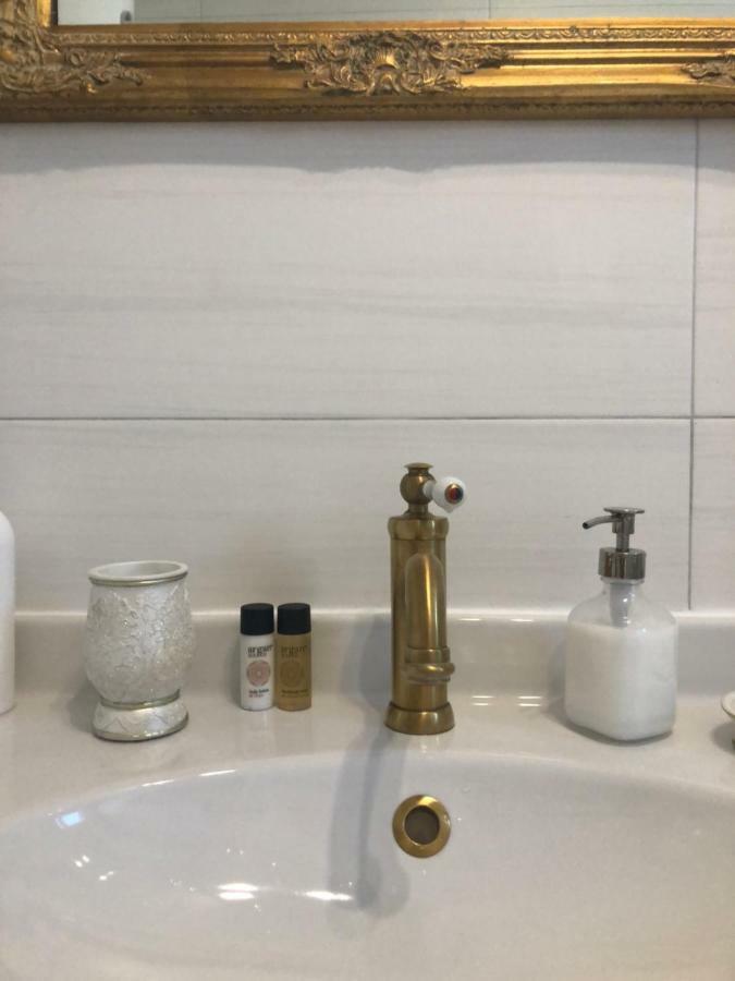 Sweet Suite With Free Private Parking พูลา ภายนอก รูปภาพ