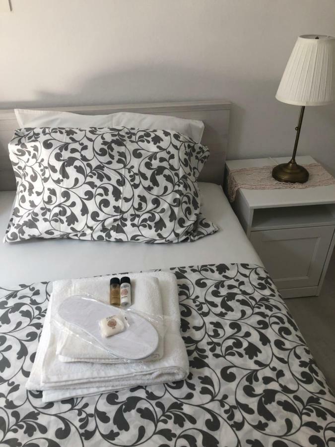 Sweet Suite With Free Private Parking พูลา ภายนอก รูปภาพ